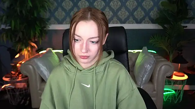 FoxyMayy online show from April 17, 2:20 pm