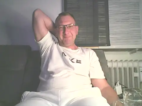 Snapshot of niezlomny75 chatting on September 16, 7:15 pm niezlomny75 online show from September 16, 7:15 pm