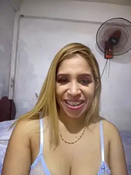 Snapshot of AngelitaSexyCam chatting on July 21, 1:30 am AngelitaSexyCam online show from July 21, 1:30 am