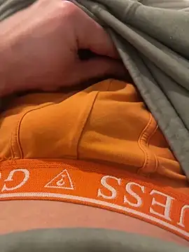 Snapshot of Milike_93 chatting on February 24, 10:41 pm Milike 93 online show from February 24, 10:41 pm