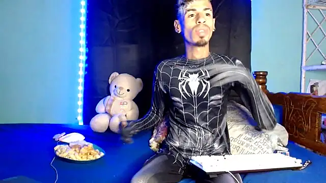 Snapshot of Alexx_1214 chatting on November 4, 11:59 pm Alexx 1214 online show from November 4, 11:59 pm