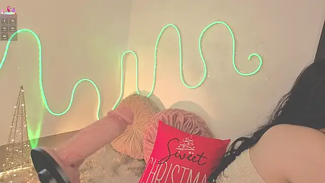 ashlynnlowe  online show from December 14, 7:07 pm