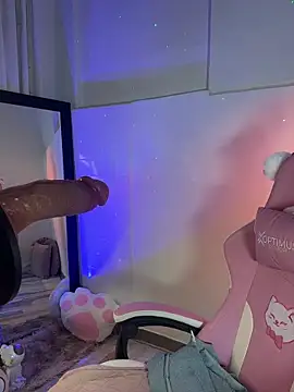 ashlynnlowe  online show from April 5, 10:18 pm