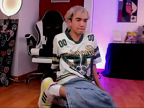 guynextdo0r online show from October 3, 5:48 am