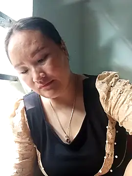 Snapshot of Tamara-a chatting on May 2, 1:32 am Tamara-a online show from May 2, 1:32 am