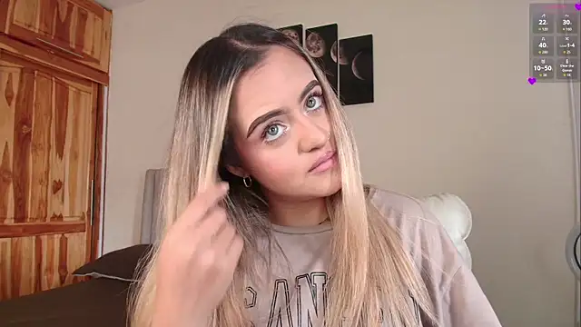 MaryMoon  online show from April 9, 5:40 pm