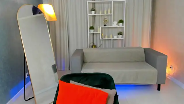 Snapshot of Nina_Devillle chatting on October 8, 3:31 pm Nina Devillle online show from October 8, 3:31 pm