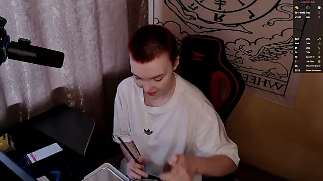 Snapshot of KrisNeal chatting on February 13, 9:16 am KrisNeal online show from February 13, 9:16 am