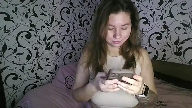 YourEmilie online show from November 24, 8:25 am