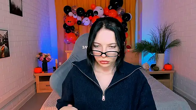 JulsMumi online show from October 18, 1:56 pm