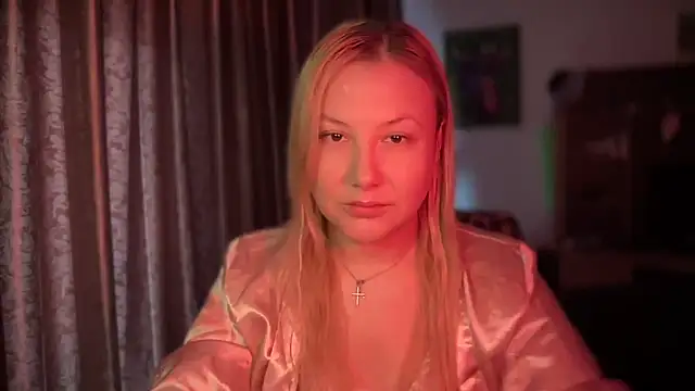 Snapshot of BikiHellena chatting on November 13, 8:24 am BikiHellena online show from November 13, 8:24 am