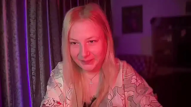 Snapshot of BikiHellena chatting on December 18, 7:25 am BikiHellena online show from December 18, 7:25 am