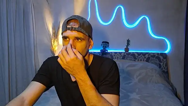 Snapshot of ObeyLust chatting on November 18, 1:00 am ObeyLust online show from November 18, 1:00 am