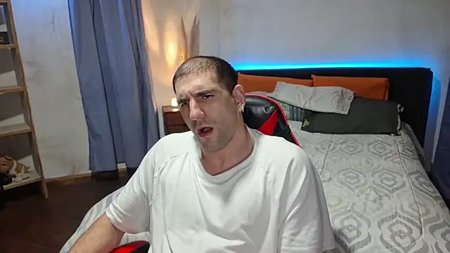 Snapshot of ObeyLust chatting on November 30, 1:20 am ObeyLust online show from November 30, 1:20 am