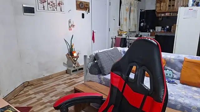 Snapshot of ObeyLust chatting on December 22, 3:58 am ObeyLust online show from December 22, 3:58 am