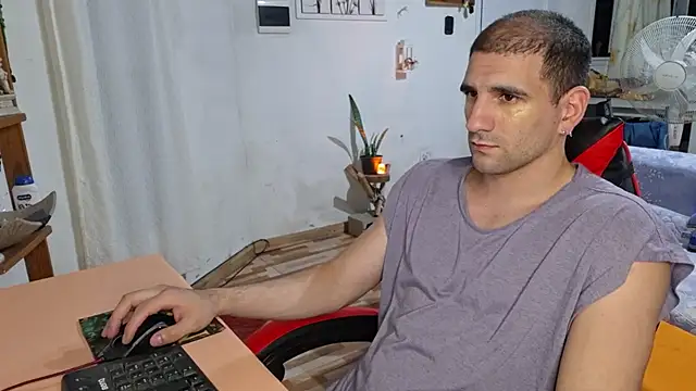 Snapshot of ObeyLust chatting on December 23, 12:19 am ObeyLust online show from December 23, 12:19 am