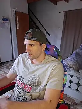 Snapshot of ObeyLust chatting on January 8, 10:23 pm ObeyLust online show from January 8, 10:23 pm