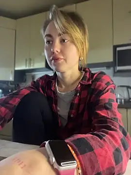 MartaLuna  online show from April 9, 7:19 pm