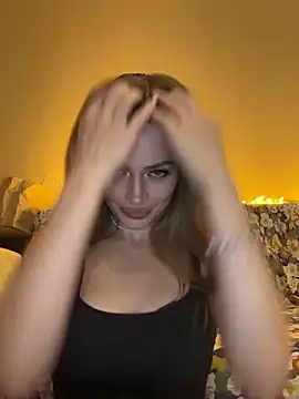 Elizabeth Tay online show from October 1, 5:52 pm