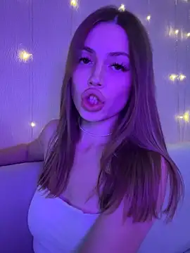 Elizabeth Tay online show from October 29, 5:25 pm