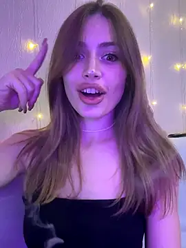 Elizabeth Tay online show from November 12, 4:40 pm