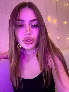 Elizabeth Tay online show from November 23, 4:40 pm