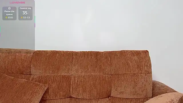 qiqi-2025 online show from February 14, 9:11 pm