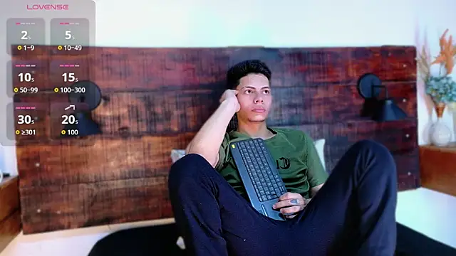 JhosuaVega online show from February 1, 2:43 am