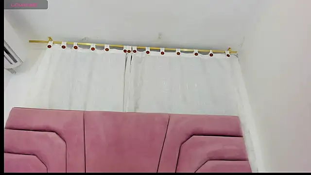 miajhonsonx online show from April 10, 4:12 pm