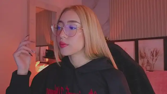 Snapshot of tokyoluu chatting on November 12, 8:30 pm tokyoluu online show from November 12, 8:30 pm