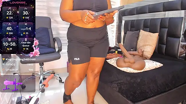 Snapshot of sheyla__ebony chatting on June 3, 2:33 pm sheyla ebony online show from June 3, 2:33 pm