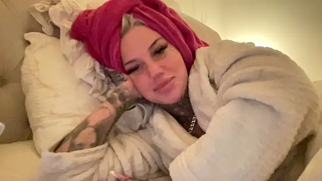 Snapshot of paulinaalatalo chatting on February 10, 7:51 pm paulinaalatalo online show from February 10, 7:51 pm