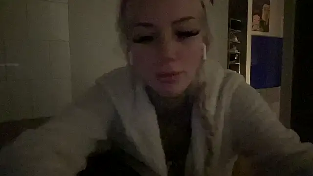 paulinaalatalo online show from March 31, 12:01 am