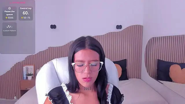 Iris8  online show from June 9, 8:20 pm