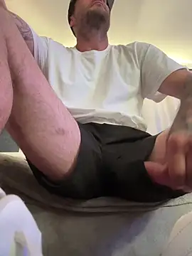 Snapshot of skip69xxx chatting on June 6, 10:14 pm skip69xxx online show from June 6, 10:14 pm