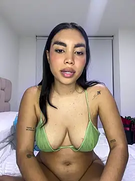 karolaalcendra online show from March 20, 4:06 am