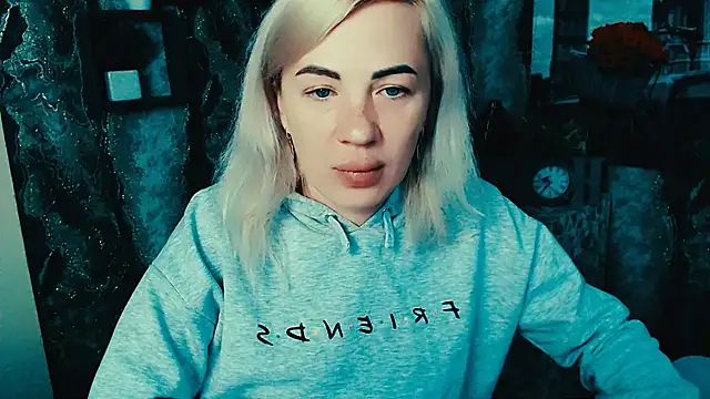 EmmaCat  online show from October 27, 6:28 am