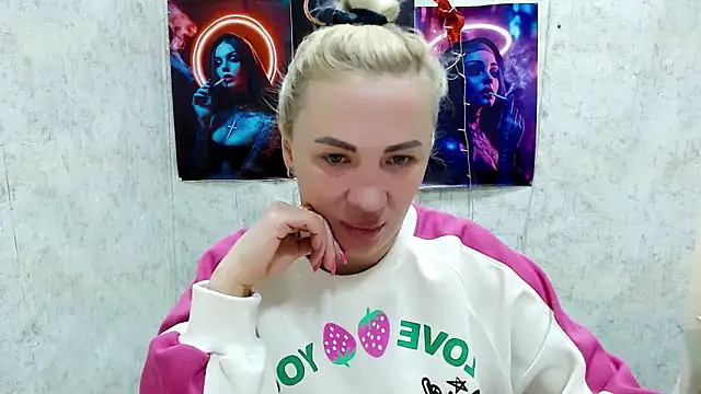 EmmaCat  online show from February 24, 6:11 am