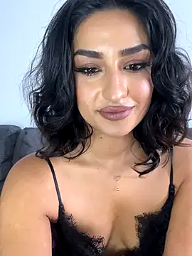 Snapshot of Mia_spicyy chatting on November 10, 9:52 am Mia spicyy online show from November 10, 9:52 am