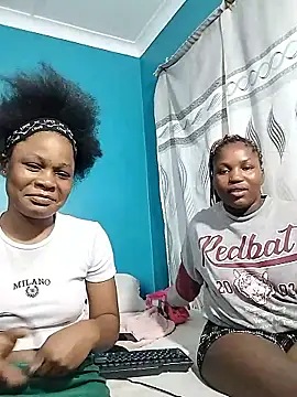 Snapshot of BlondieBitch chatting on November 5, 5:57 pm BlondieBitch online show from November 5, 5:57 pm