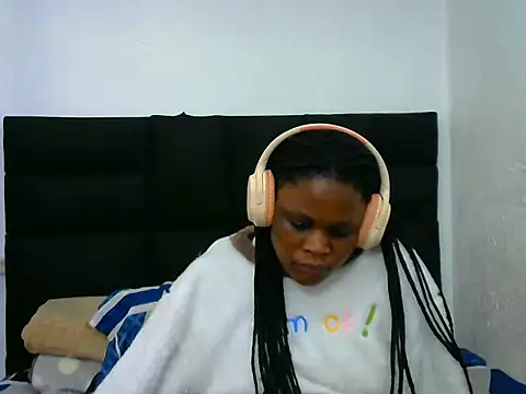 Snapshot of BlondieBitch chatting on July 5, 4:41 am BlondieBitch online show from July 5, 4:41 am