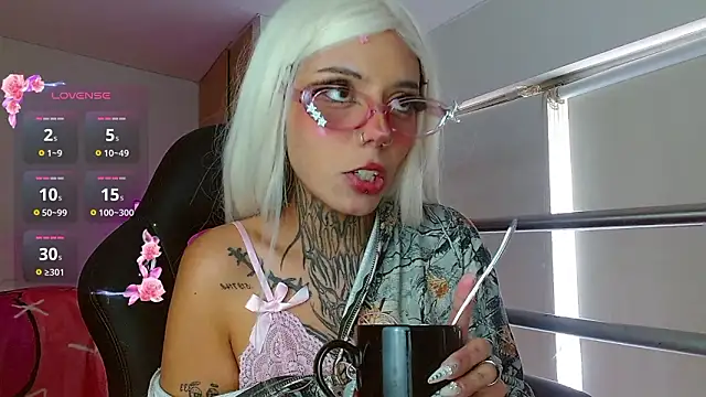 KoraRousee online show from January 15, 1:48 pm