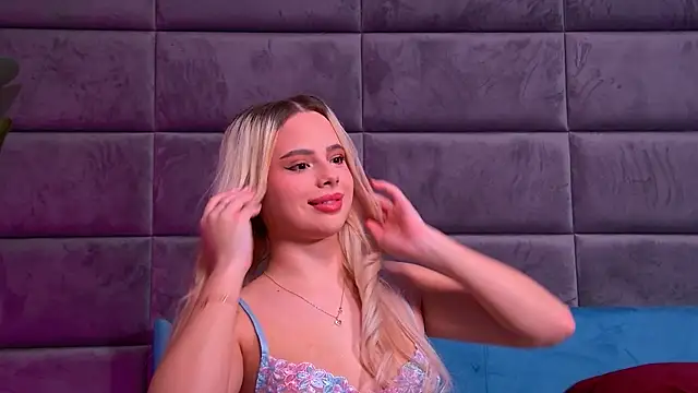 YssabelFox online show from December 19, 2:46 pm