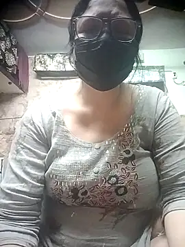 thehotlady online show from February 24, 7:01 pm