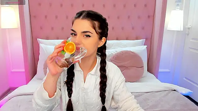 Snapshot of HelenTiny chatting on November 7, 1:22 pm HelenTiny online show from November 7, 1:22 pm