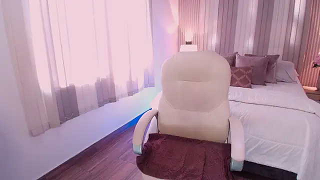 Snapshot of Megann_Williamss chatting on February 28, 7:26 pm Megann Williamss online show from February 28, 7:26 pm