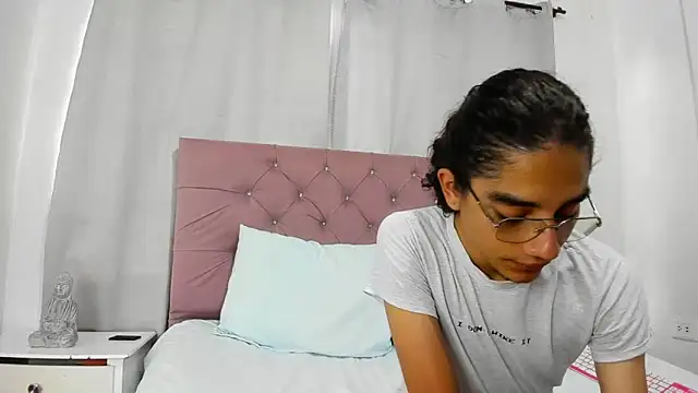 EthanBlackwoodd online show from March 17, 8:01 pm