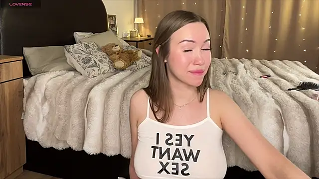 Amelia Ray  online show from May 2, 11:32 pm
