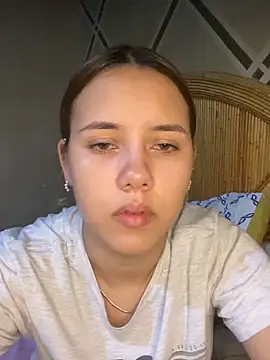 coupleyys online show from February 17, 9:10 pm