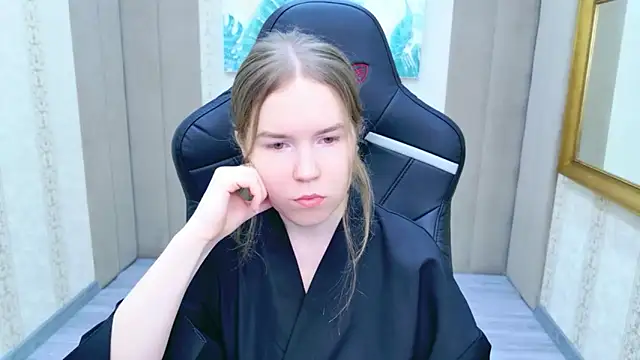 Alida Brice online show from December 18, 5:35 am